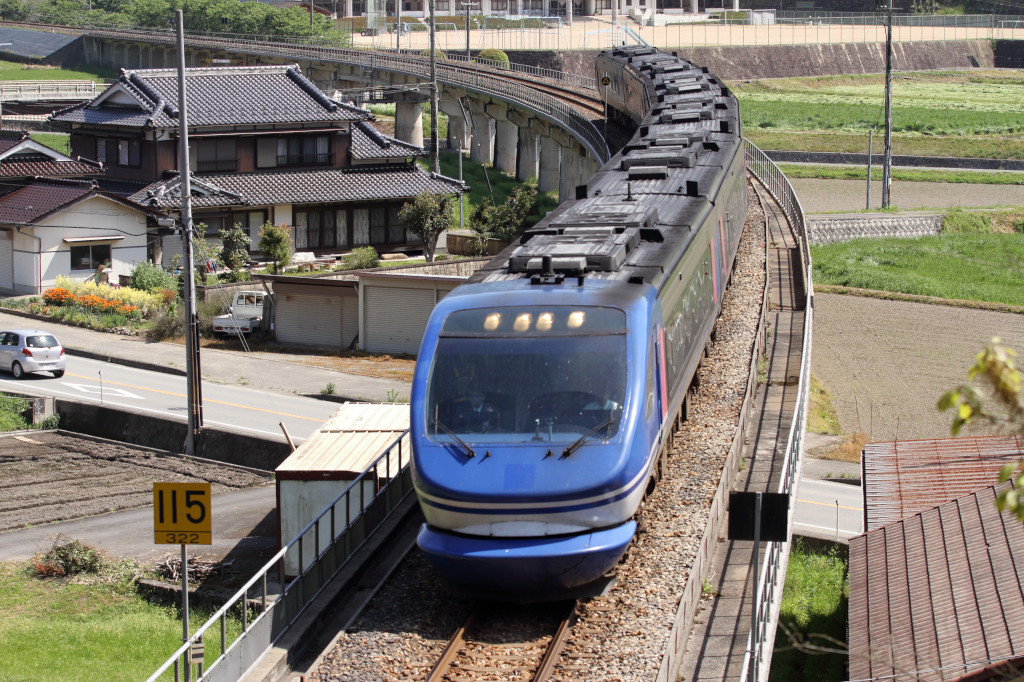 CSS(カスケーティング・スタイルシート)及びJavaScriptを使用しているため、FireFox 1.0以上、Opera 7以上